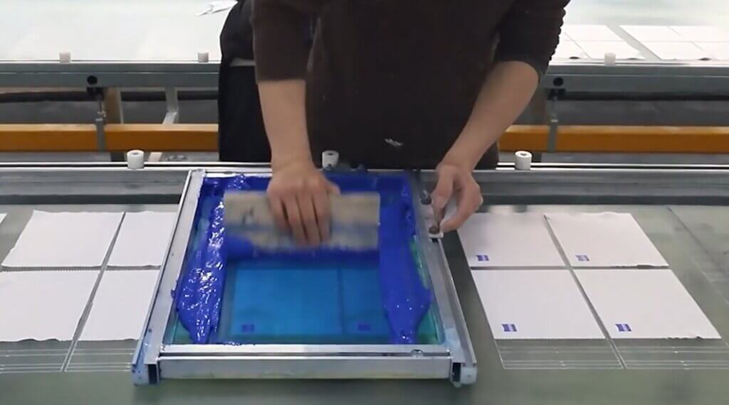 silk screen printing apply ink on microfiber eyeglass cloth